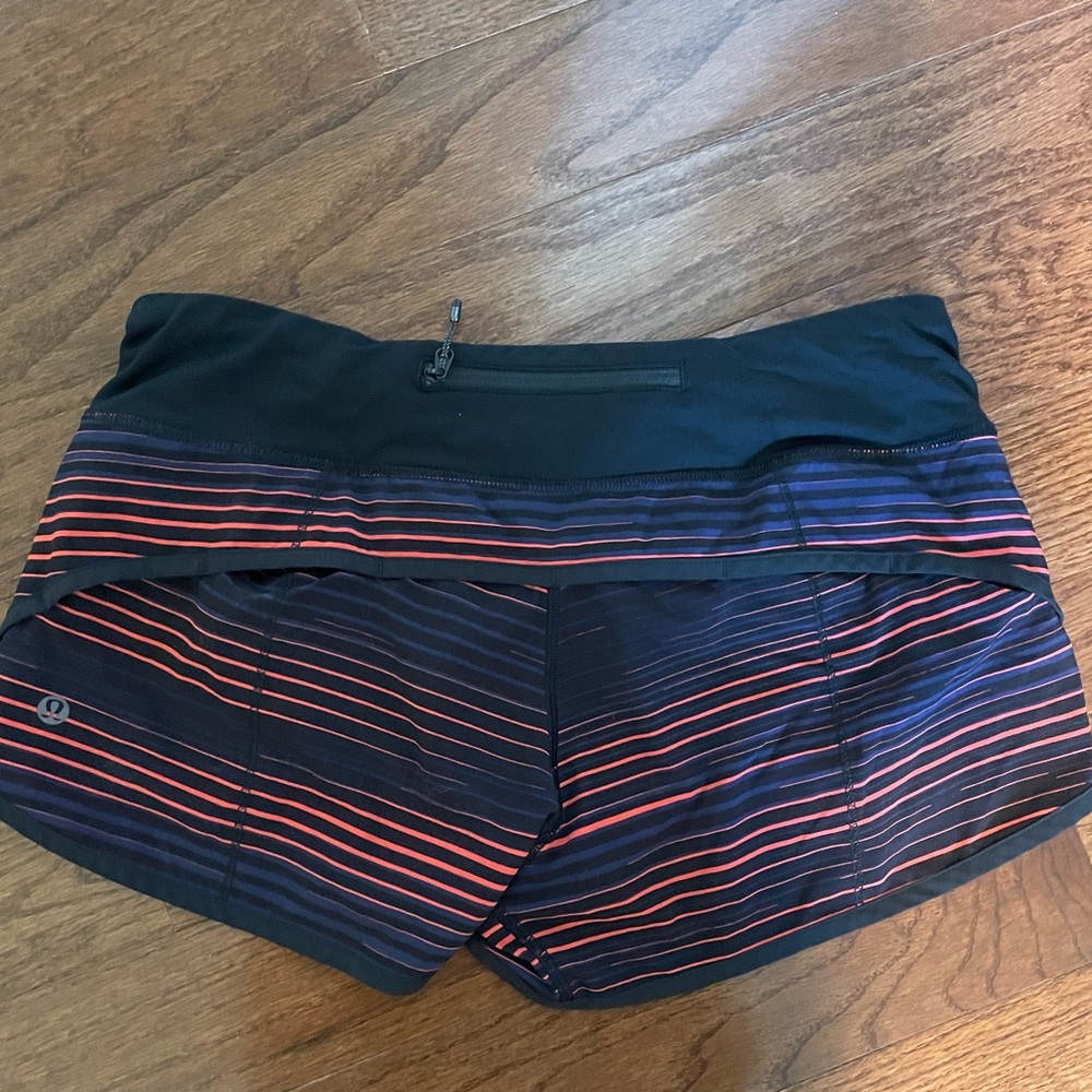 Lululemon 2.5” Shorts (lined)